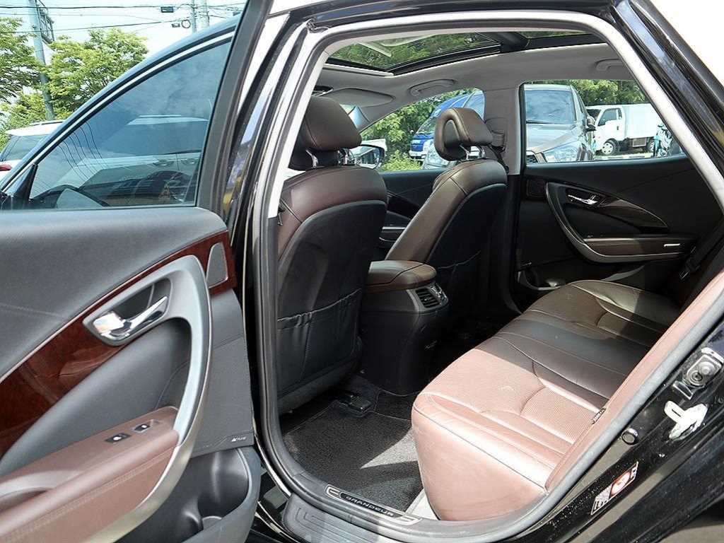 HYUNDAI Grandeur - Vista 7