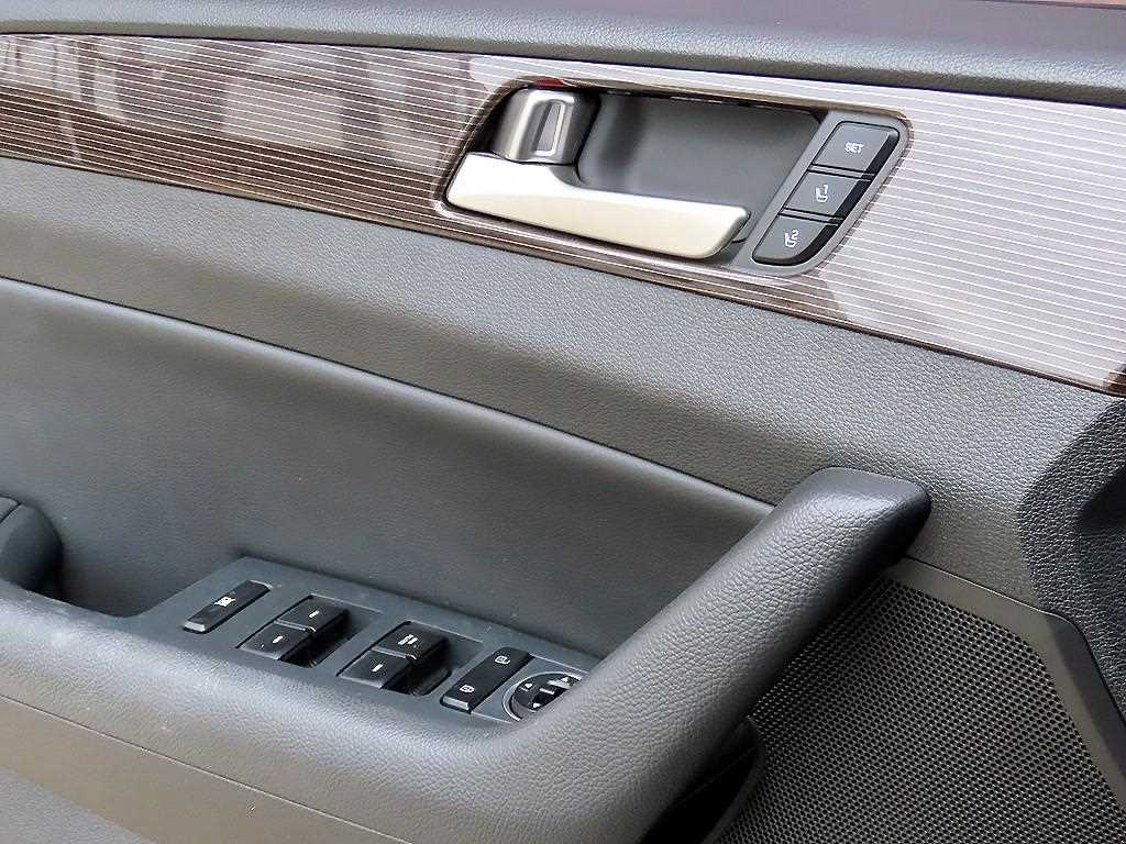 HYUNDAI Sonata - Vista 11