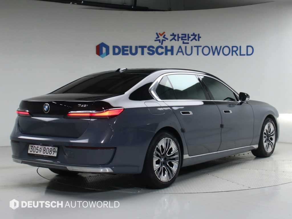 BMW 7 Series - Vista 2