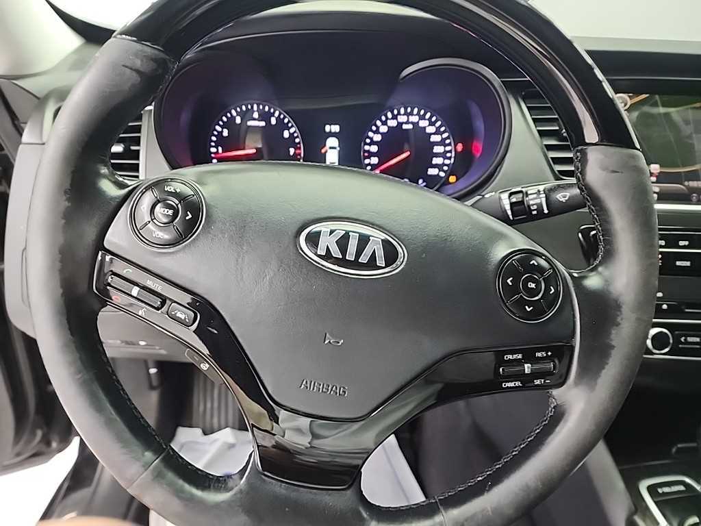 KIA K9 - Vista 9