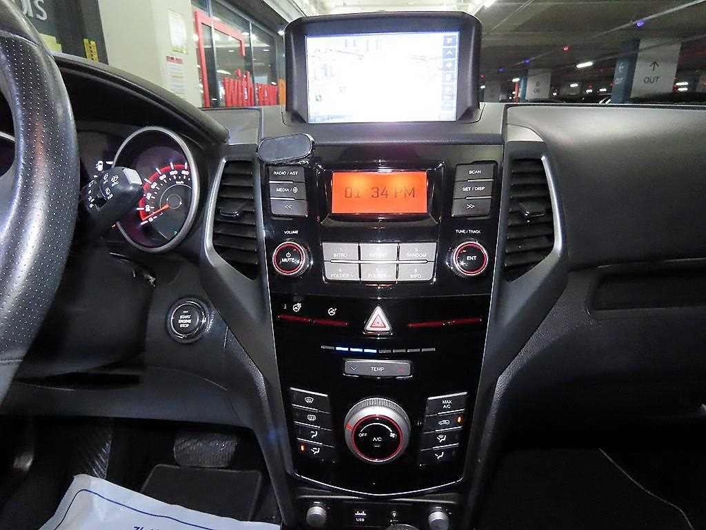 Ssangyong Tivoli - Vista 11
