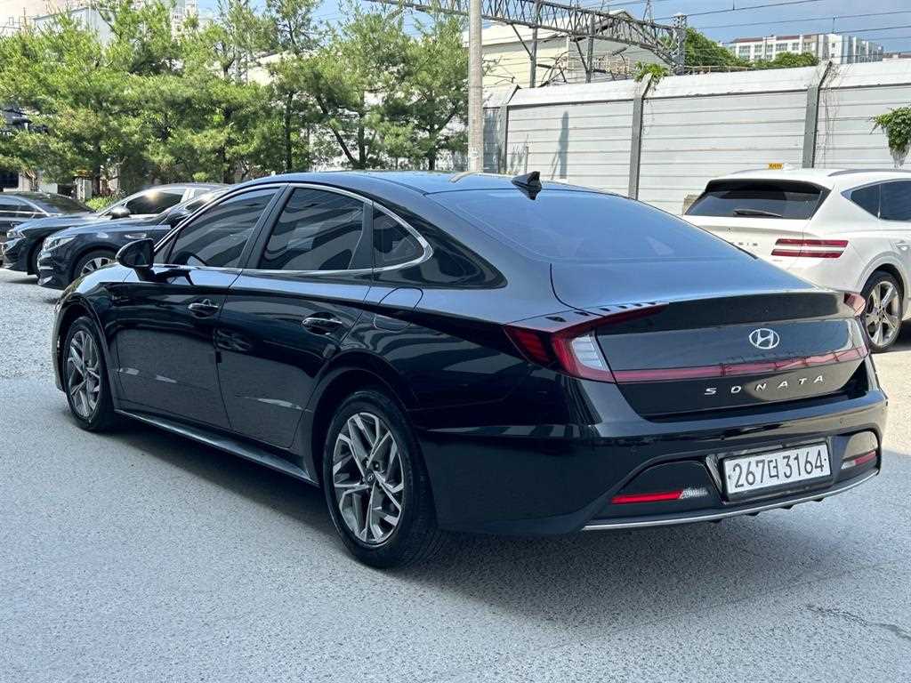 HYUNDAI Sonata - Vista 3