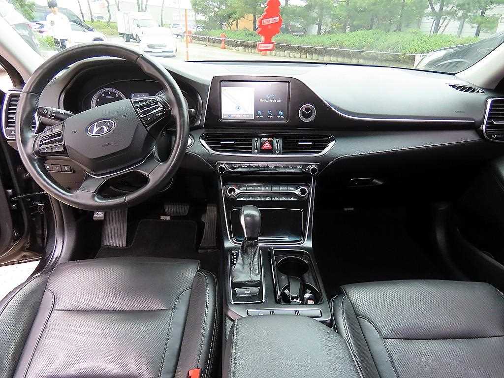 HYUNDAI Grandeur - Vista 7