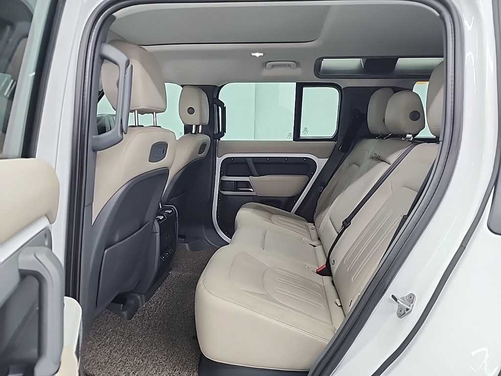 Land Rover Defender - Vista 12