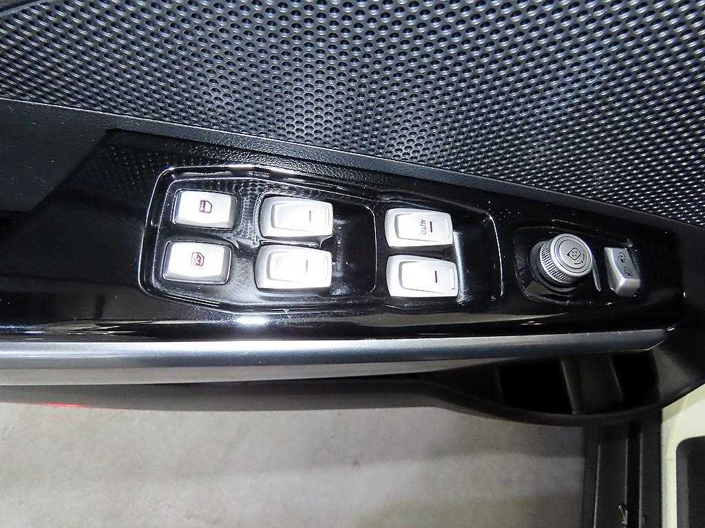 Ssangyong Tivoli 2018 Blanco - Importación desde Corea - HF Imports Iquique - Foto 13