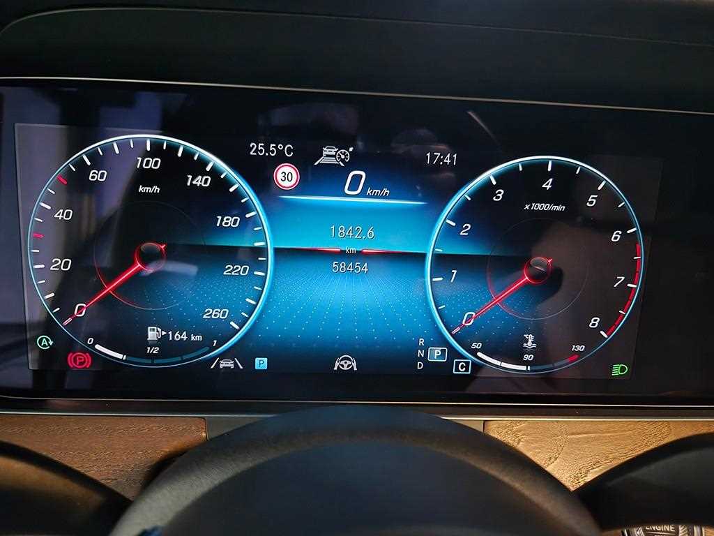 Mercedes Benz E class - Vista 10