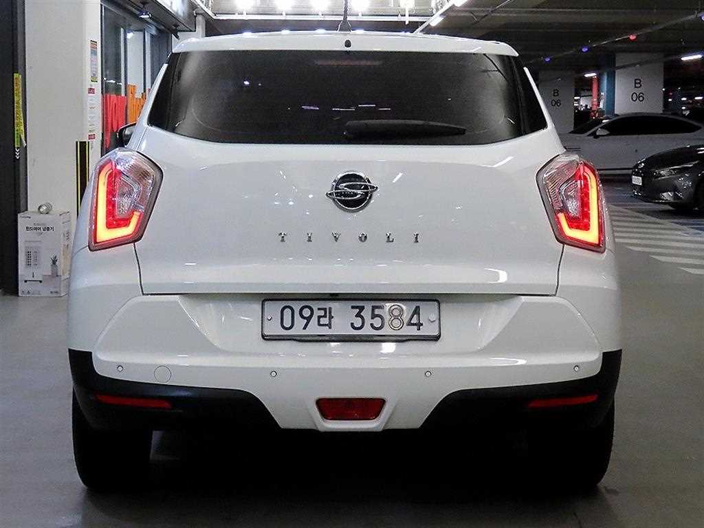 Ssangyong Tivoli - Vista 5