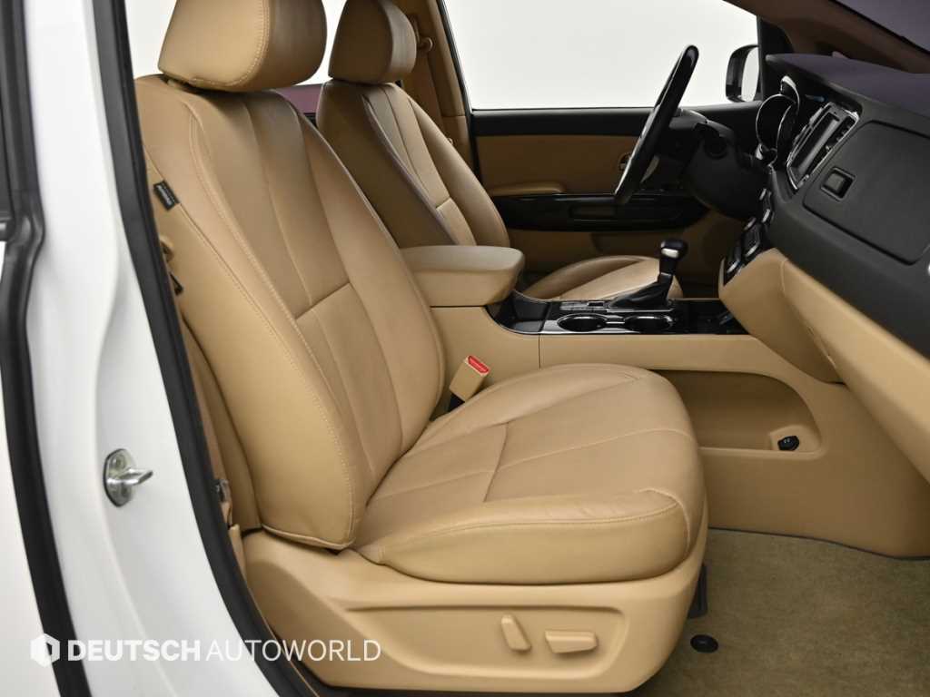KIA Carnival - Vista 10