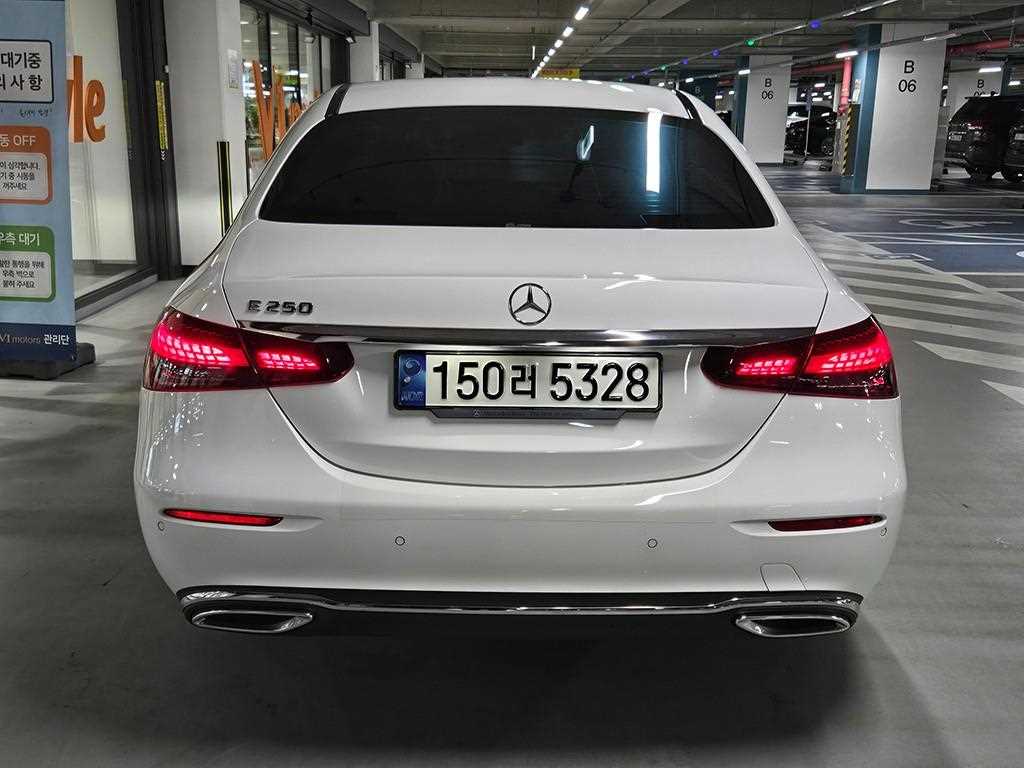 Mercedes Benz E class - Vista 6