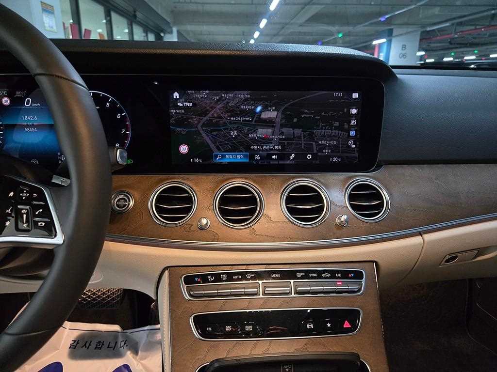 Mercedes Benz E class - Vista 11