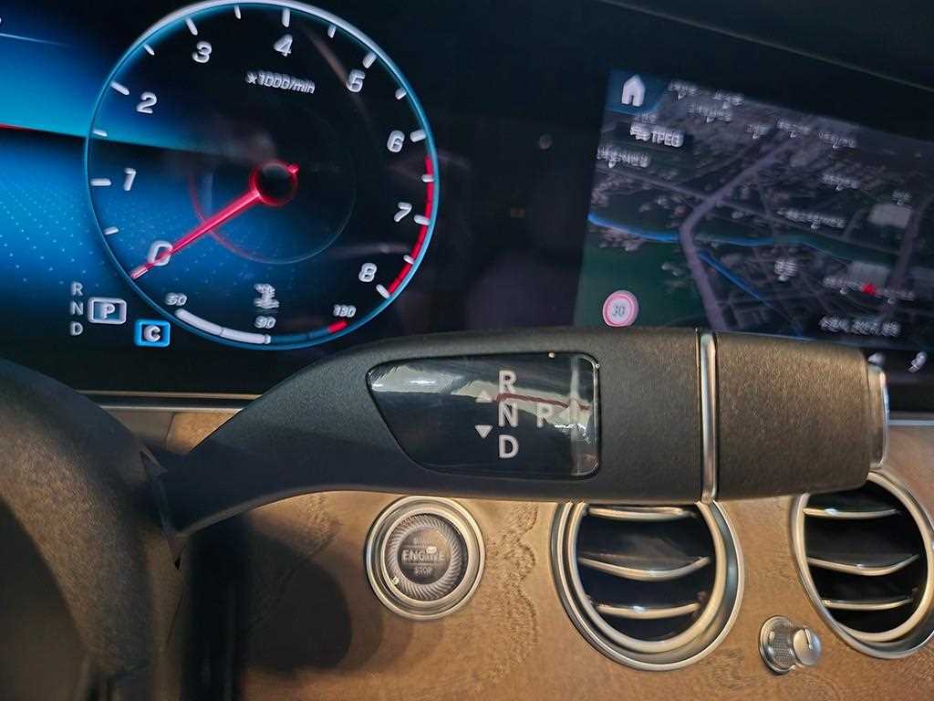 Mercedes Benz E class - Vista 12