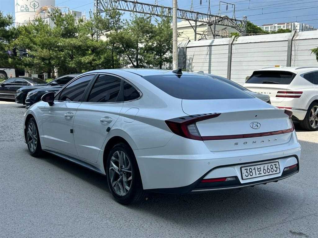 HYUNDAI Sonata - Vista 3