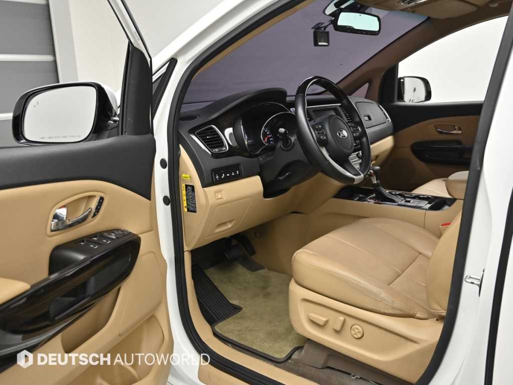 KIA Carnival - Vista 11