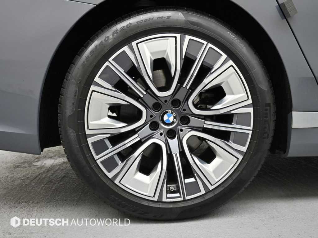 BMW 7 Series - Vista 5