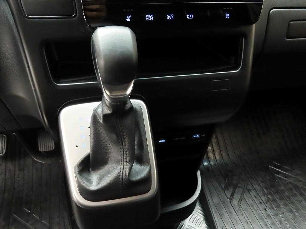 HYUNDAI Staria - Vista 10