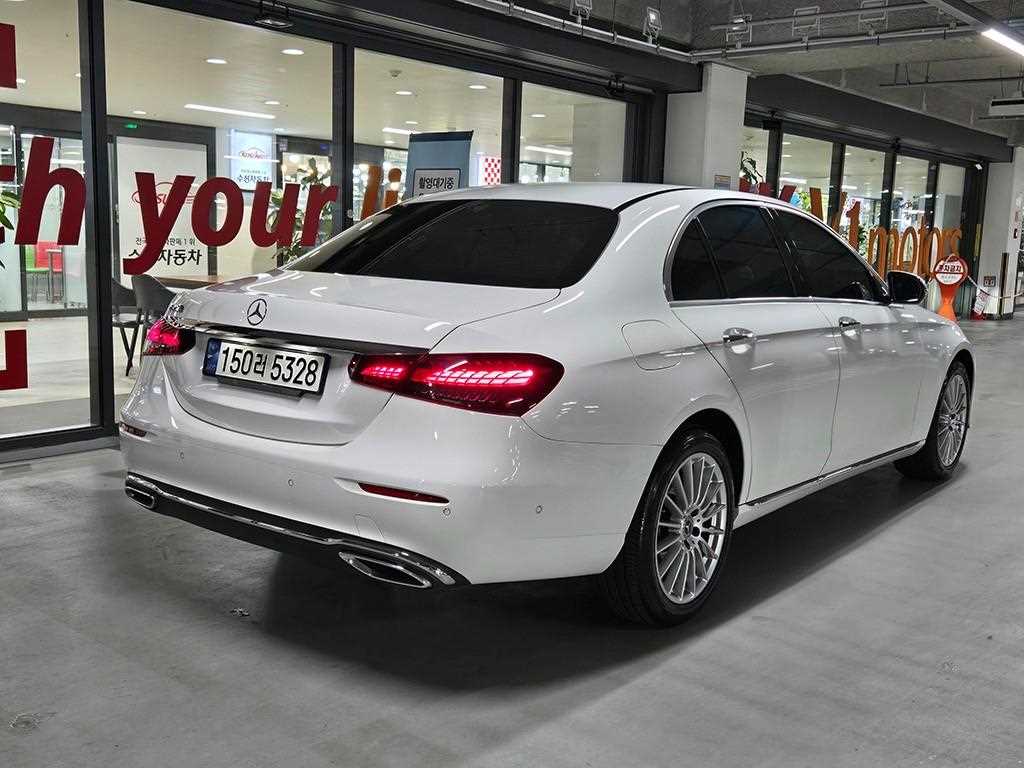 Mercedes Benz E class - Vista 5