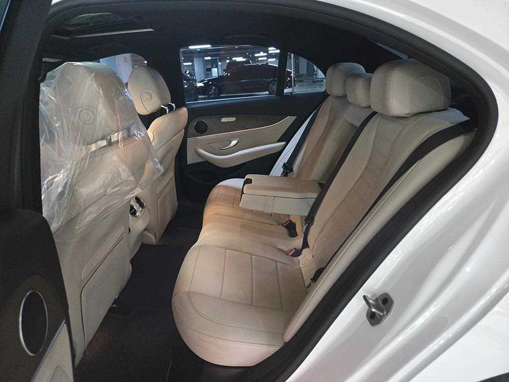 Mercedes Benz E class - Vista 8