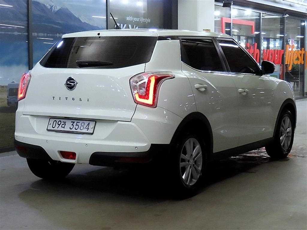 Ssangyong Tivoli - Vista 4