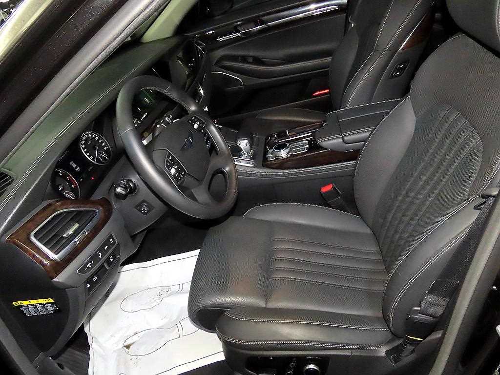Genesis G90 - Vista 6
