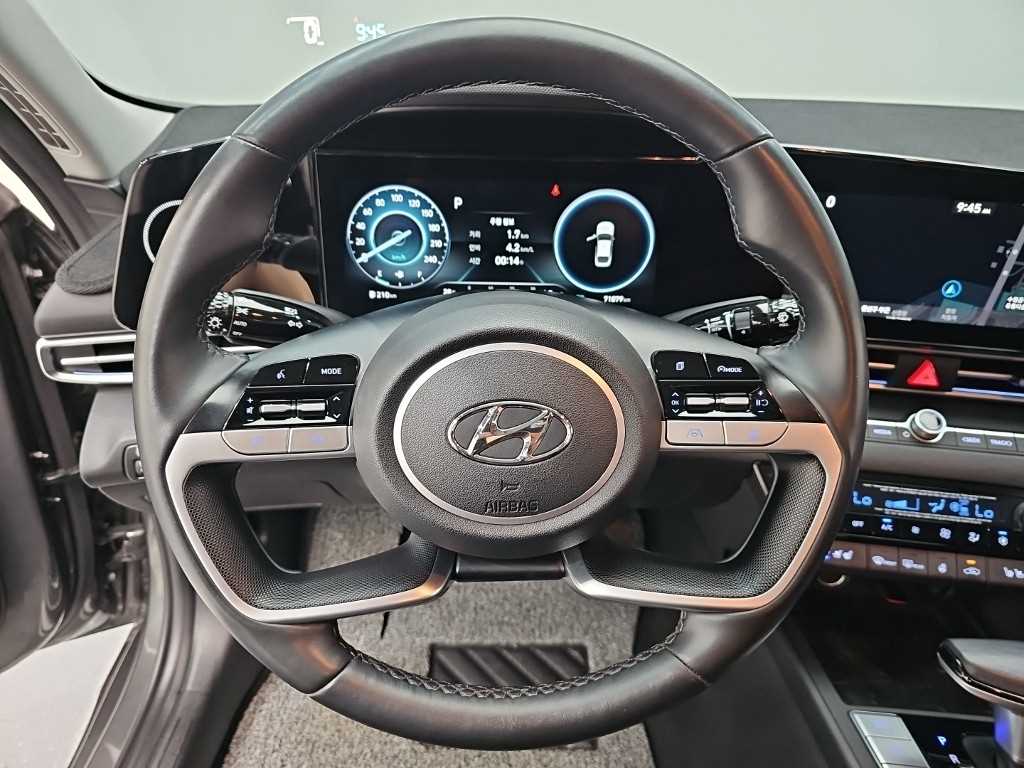 HYUNDAI Avante - Vista 9