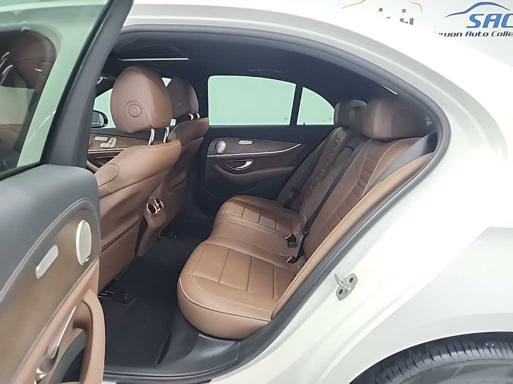 Mercedes Benz E class - Vista 12
