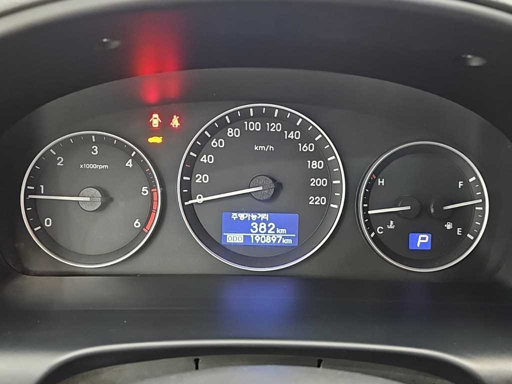 HYUNDAI Starex - Vista 7