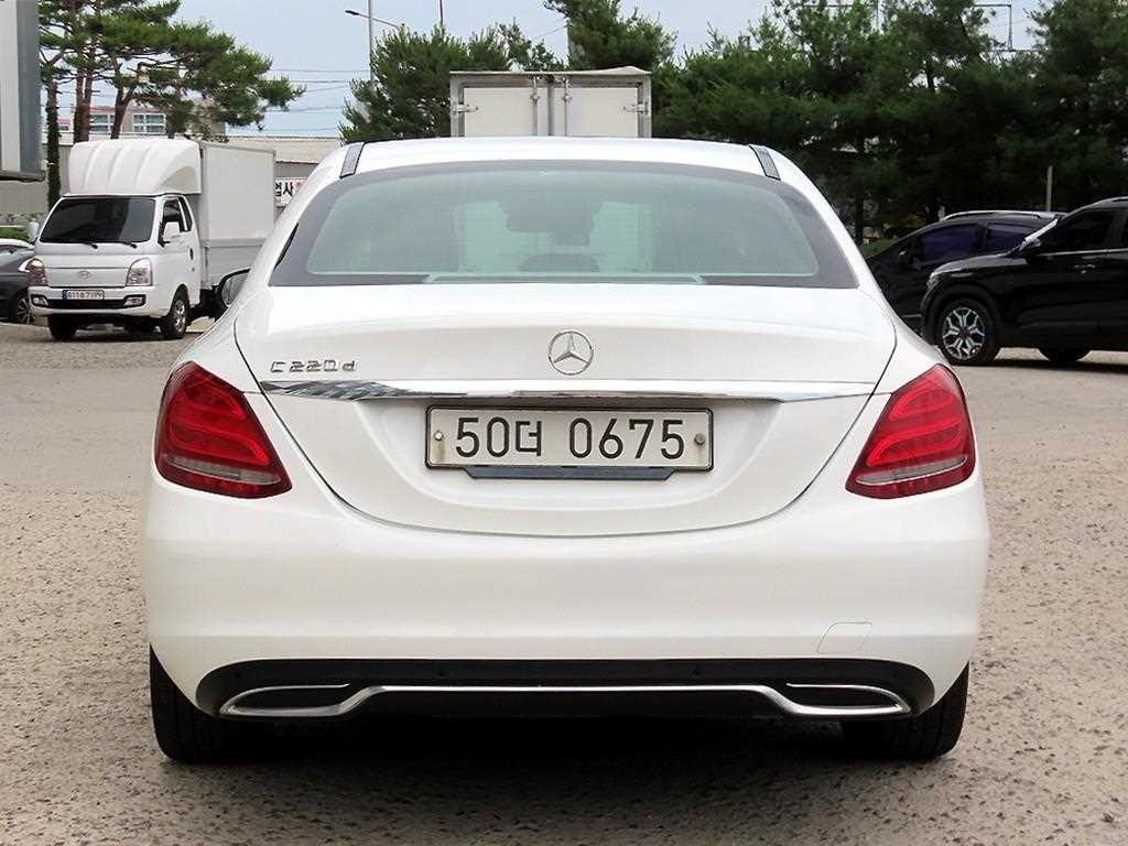 Mercedes Benz C Class - Vista 4