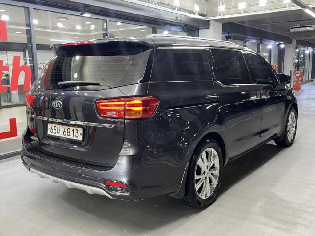 KIA Carnival - Vista 4