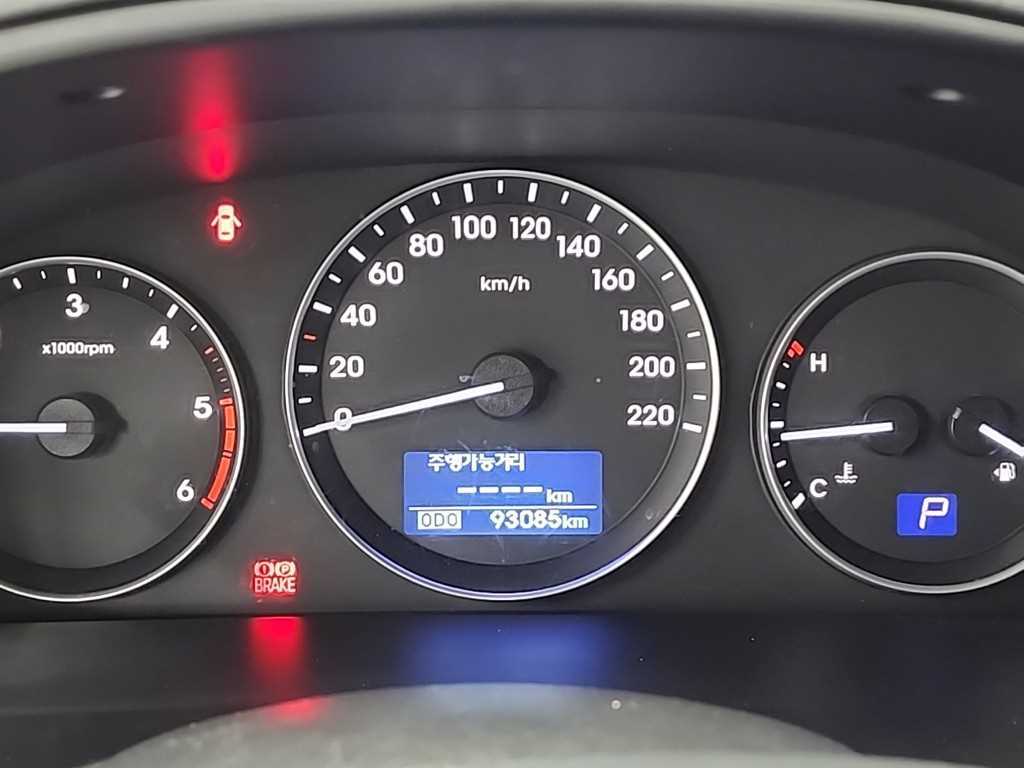 HYUNDAI Starex - Vista 6