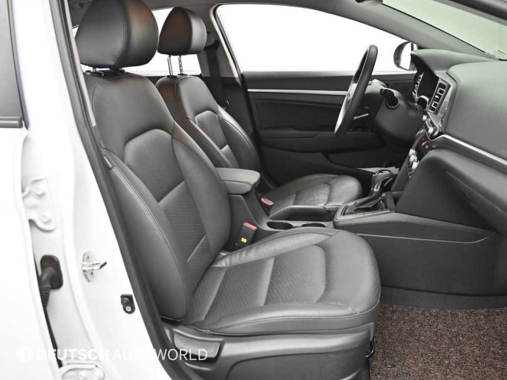 HYUNDAI Avante - Vista 10