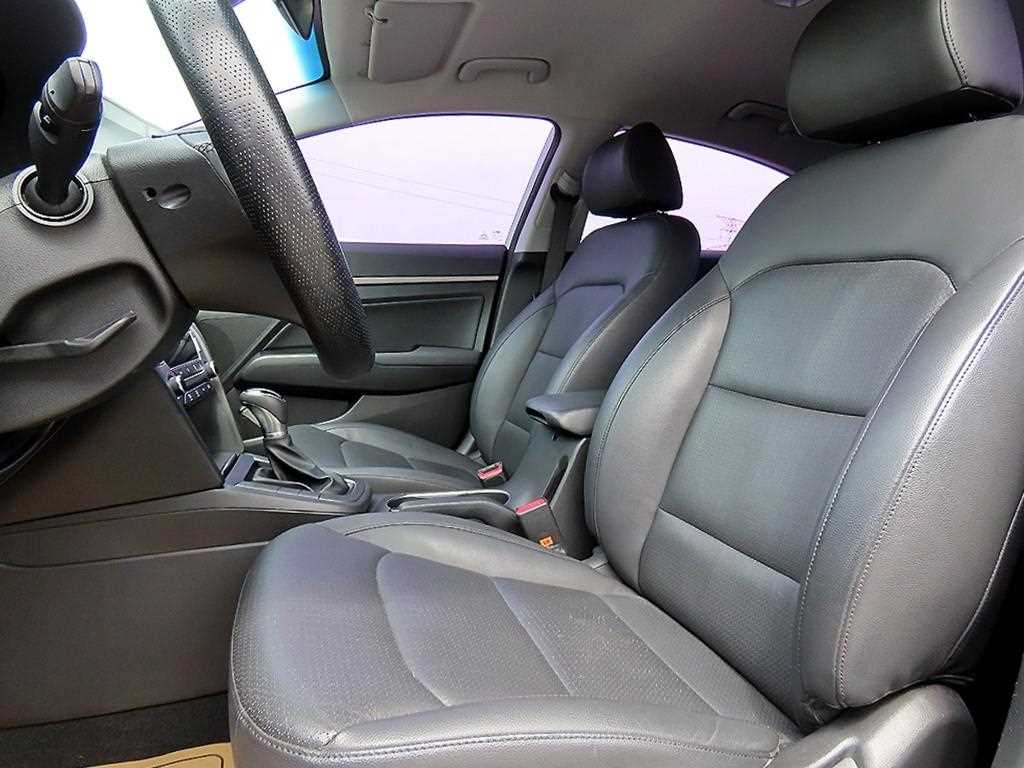 HYUNDAI Avante - Vista 5