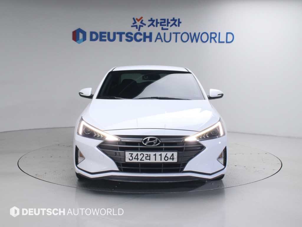 HYUNDAI Avante - Vista 3