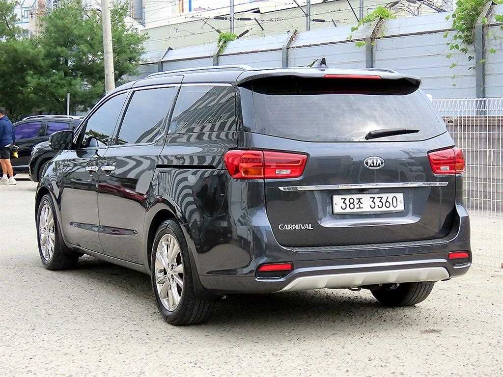 KIA Carnival - Vista 3