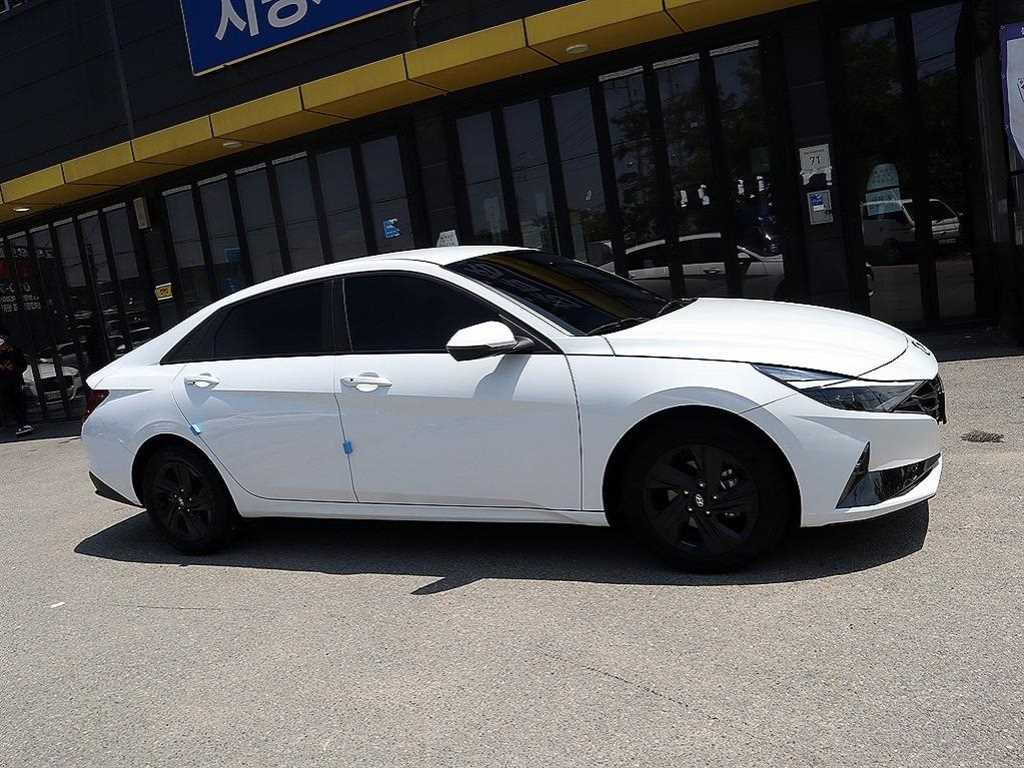HYUNDAI Avante - Vista 3
