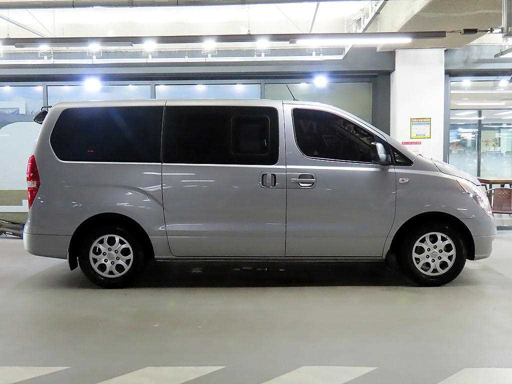HYUNDAI Starex - Vista 3