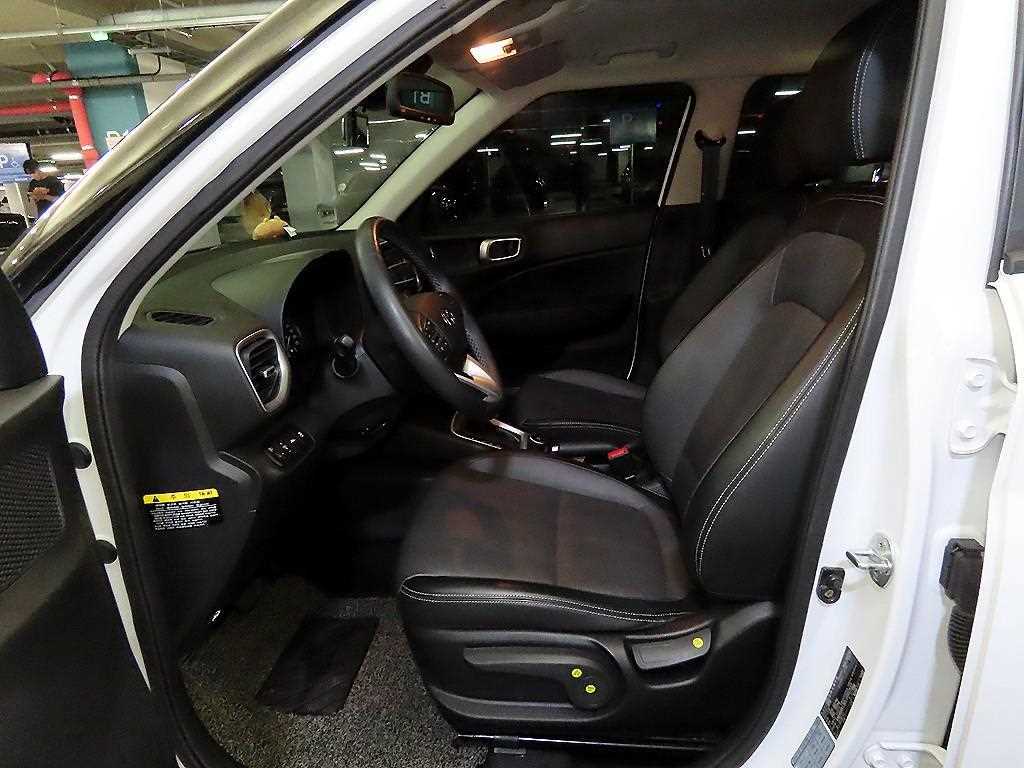 HYUNDAI Venue - Vista 6