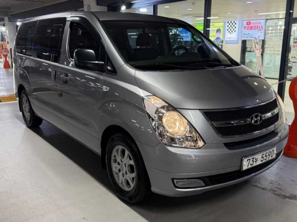 HYUNDAI Starex - Vista 2