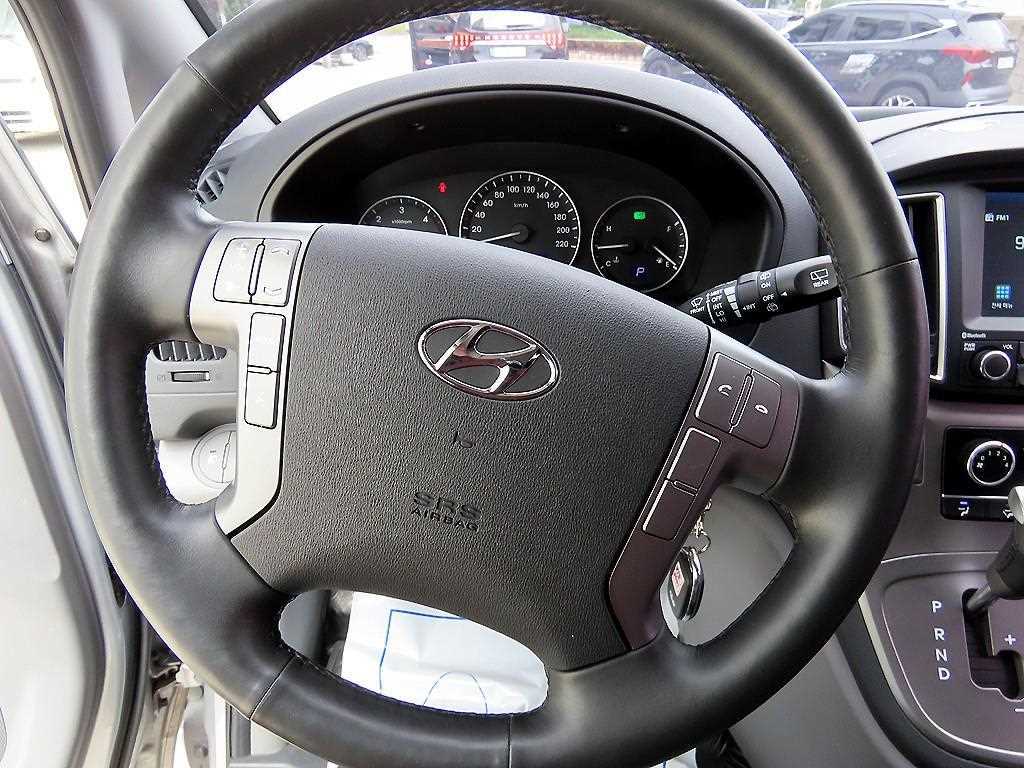 HYUNDAI Starex - Vista 9