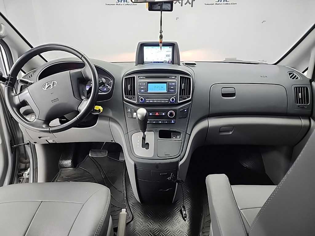 HYUNDAI Starex - Vista 7