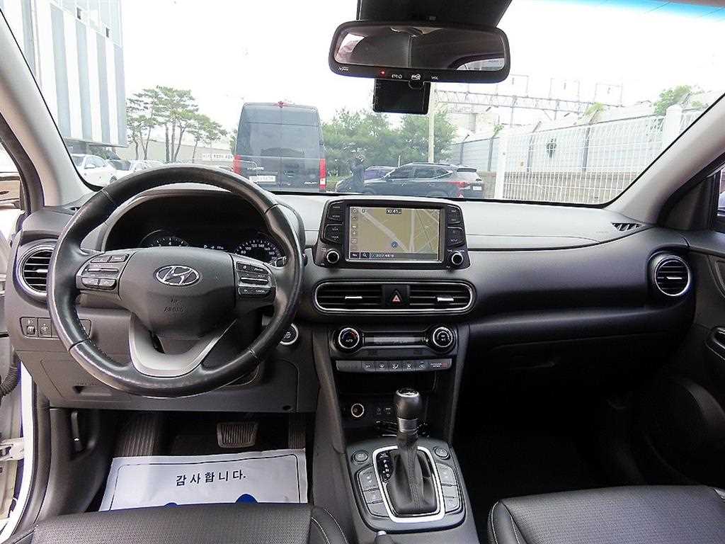 HYUNDAI Kona - Vista 7
