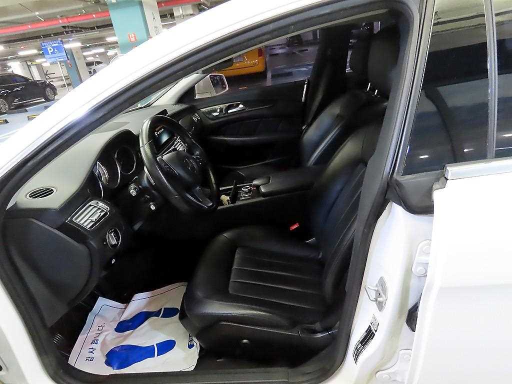 Mercedes Benz CLS Class - Vista 6