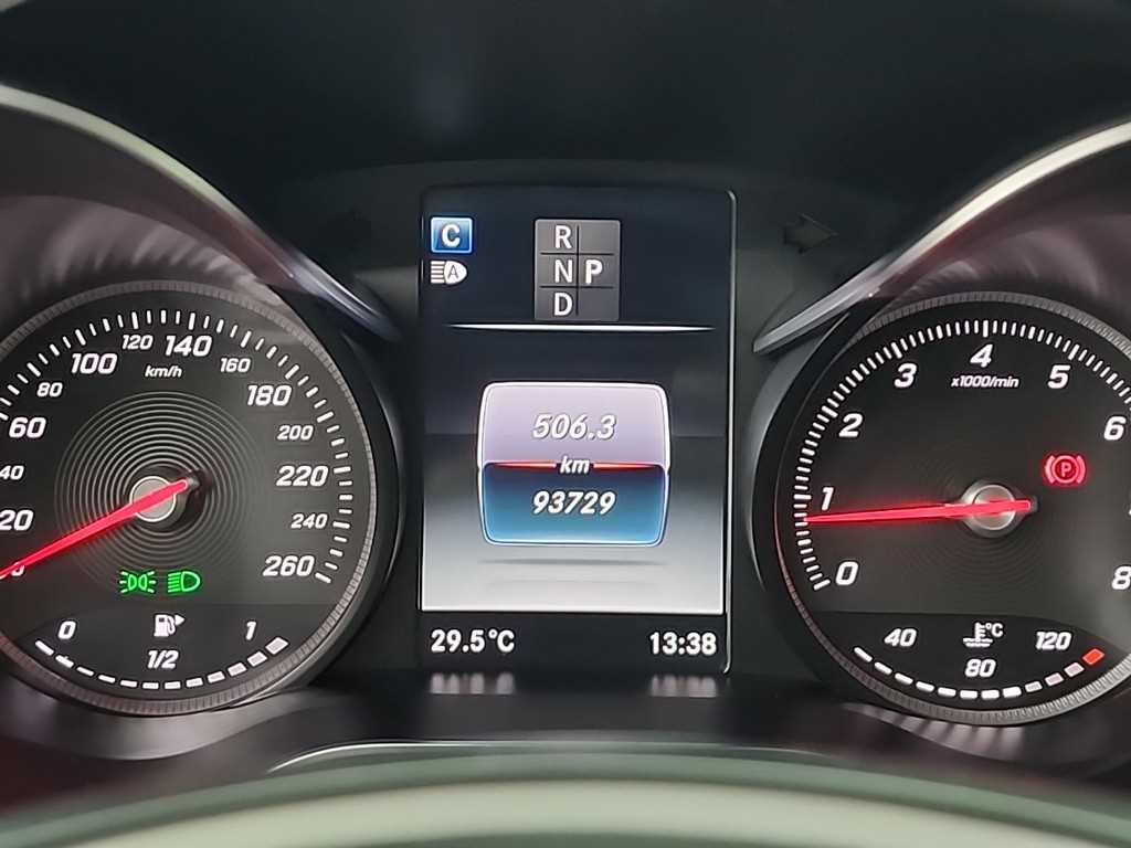 Mercedes Benz GLC Class - Vista 6