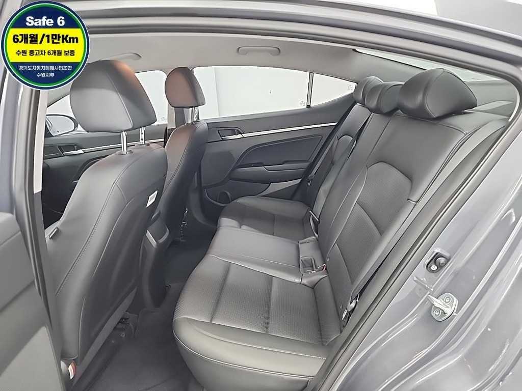 HYUNDAI Avante - Vista 12