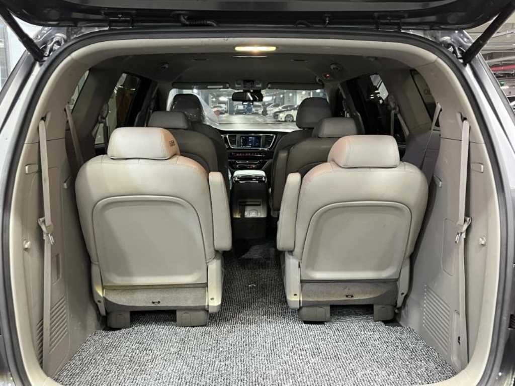 KIA Carnival - Vista 6