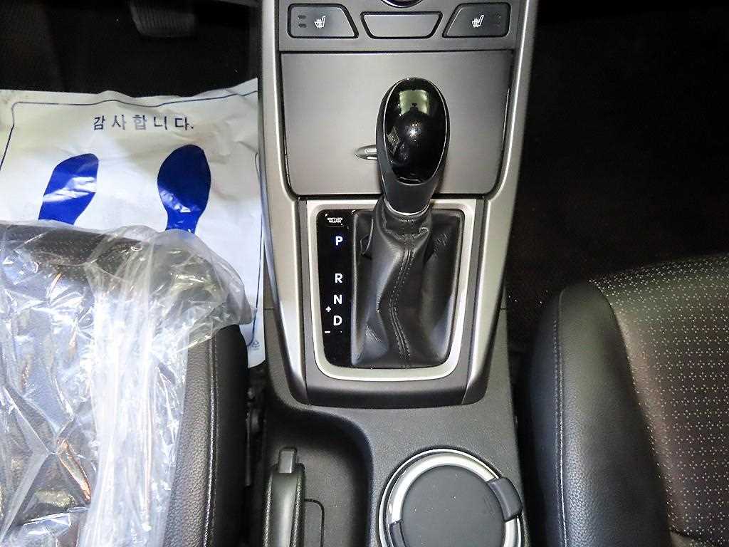 HYUNDAI Avante - Vista 12