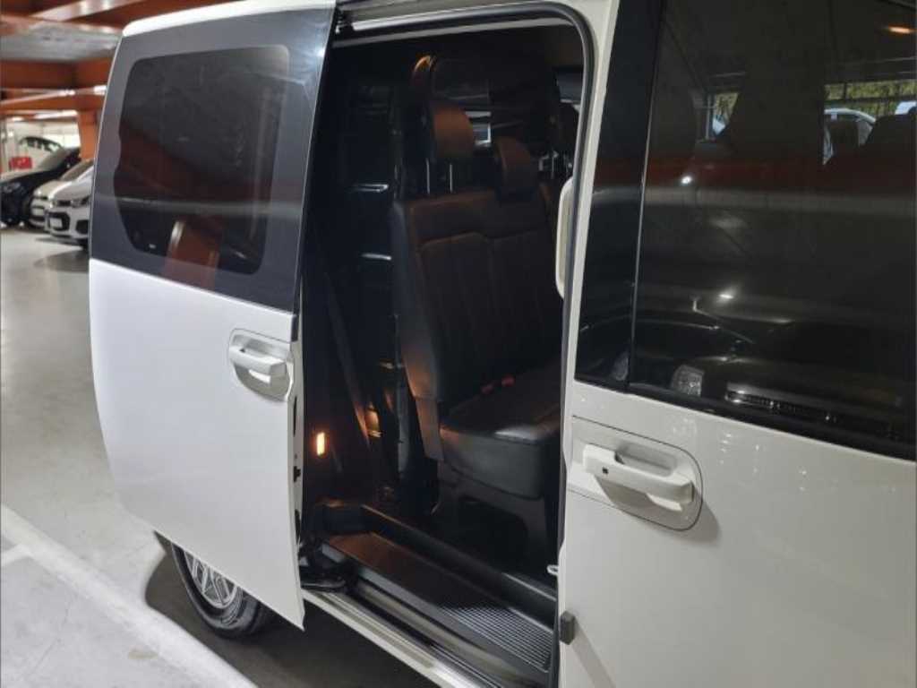 HYUNDAI Staria - Vista 6