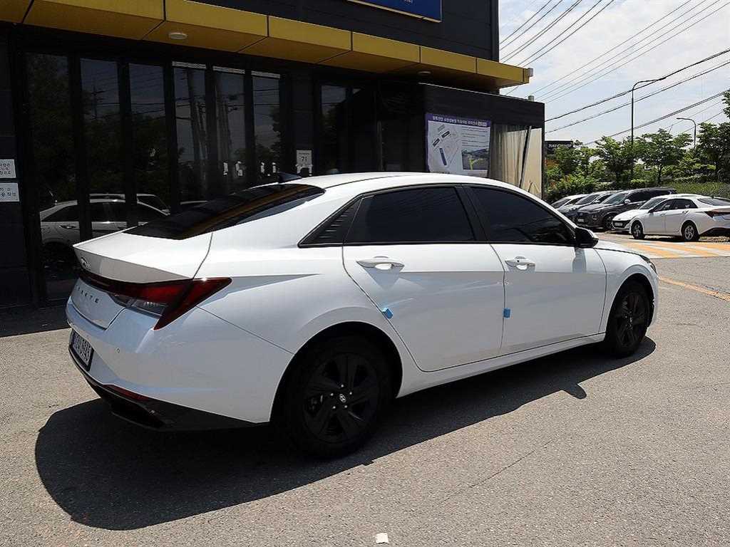 HYUNDAI Avante - Vista 4