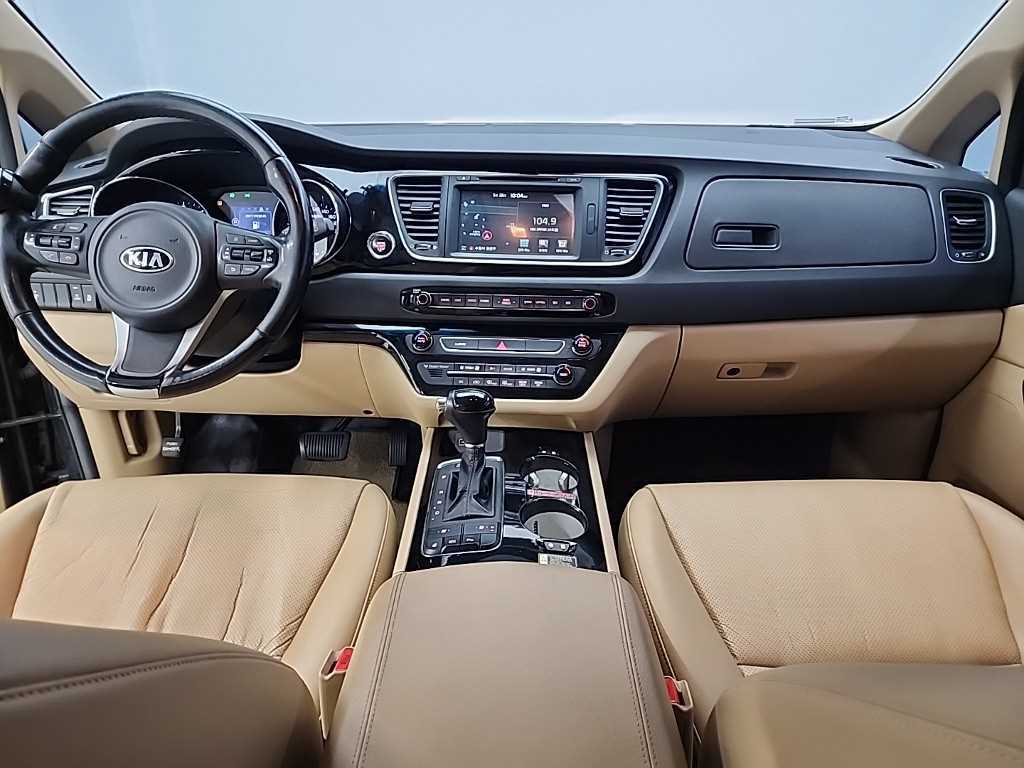 KIA Carnival - Vista 7