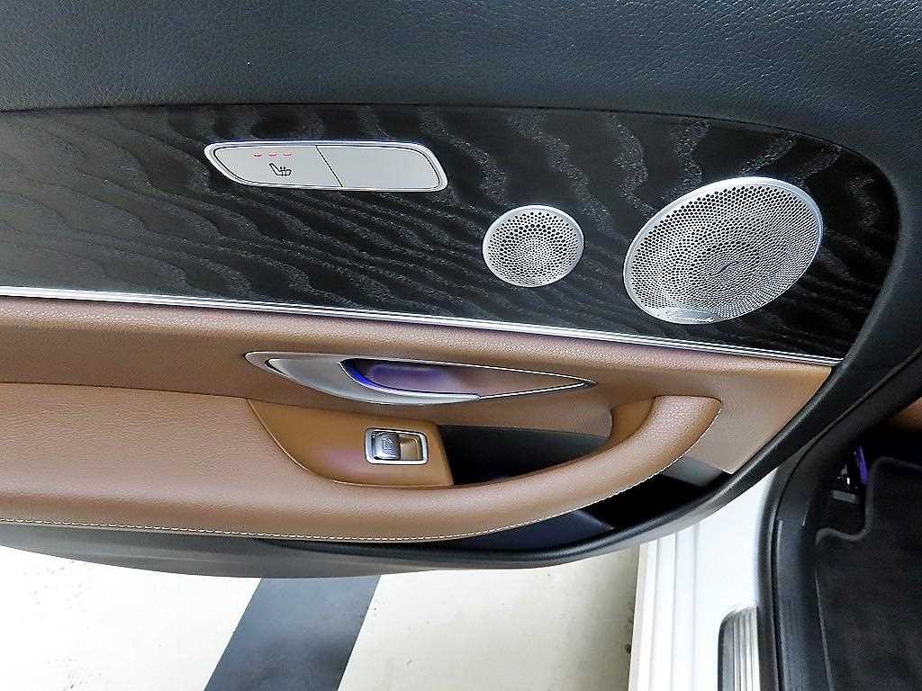 Mercedes Benz E class - Vista 12