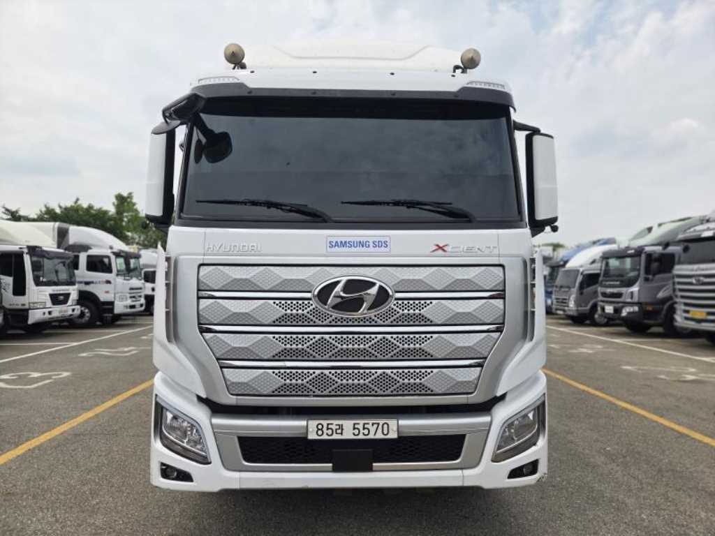 medium and large cargo truck - Vista 3